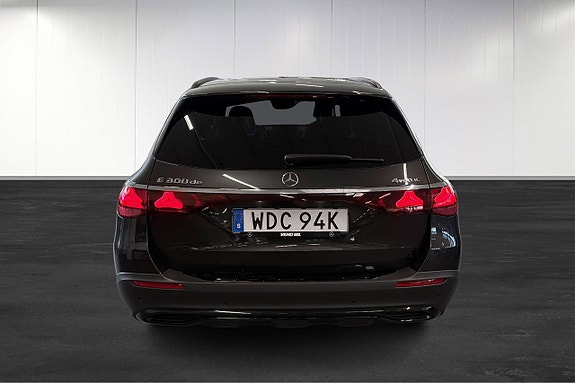 Mercedes-Benz E300 de 13 of 15