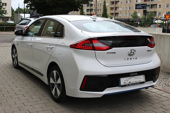Hyundai IONIQ 13 of 30