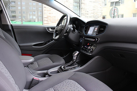 Hyundai IONIQ 3 of 30