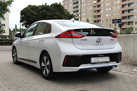 Hyundai IONIQ 2 of 30