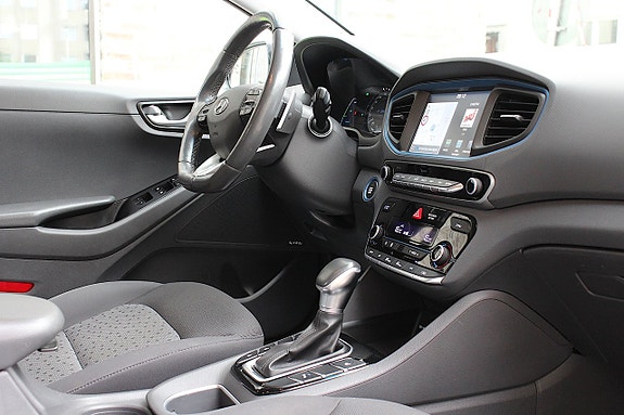 Hyundai IONIQ 22 of 30