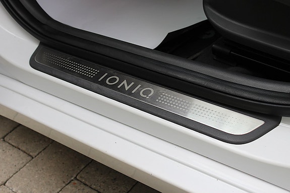 Hyundai IONIQ 19 of 30
