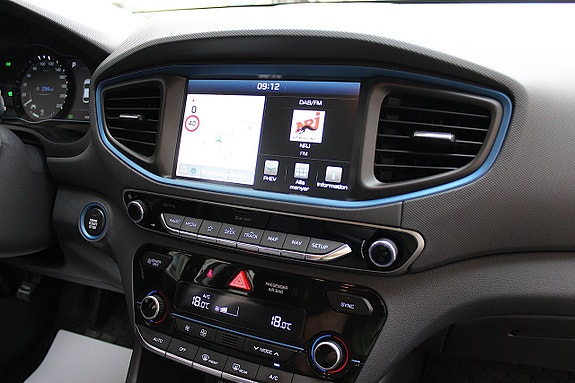 Hyundai IONIQ 27 of 30