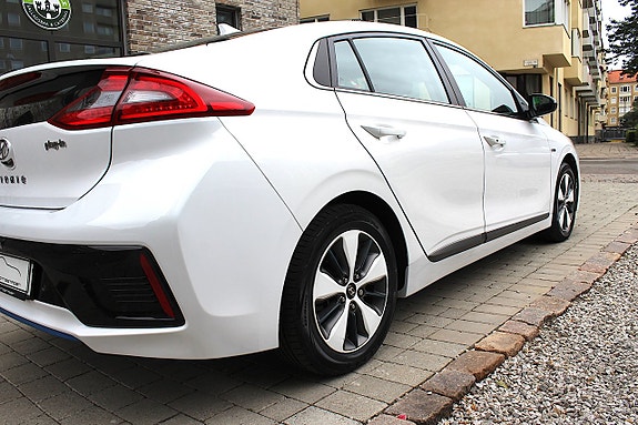 Hyundai IONIQ 14 of 30
