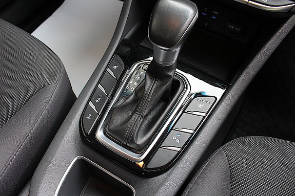 Hyundai IONIQ 25 of 30