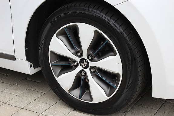 Hyundai IONIQ 11 of 30