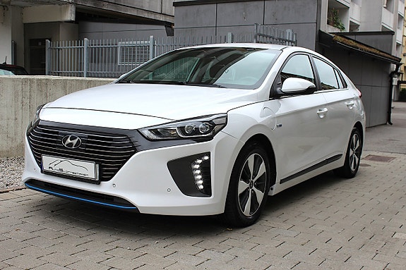 Hyundai IONIQ 8 of 30