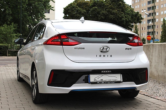 Hyundai IONIQ 12 of 30