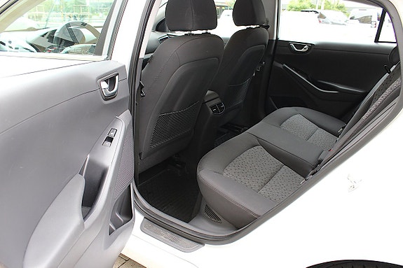 Hyundai IONIQ 16 of 30
