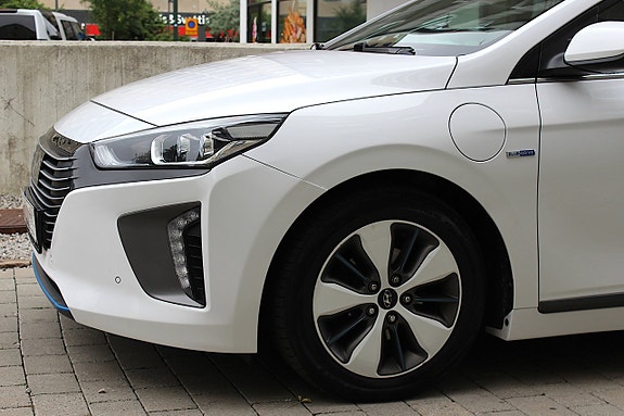 Hyundai IONIQ 10 of 30