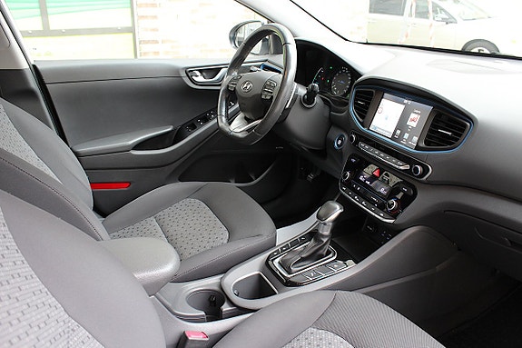 Hyundai IONIQ 24 of 30