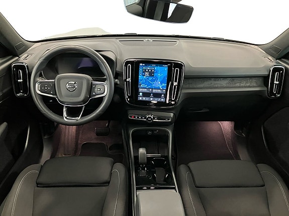 Volvo XC40 9 of 15