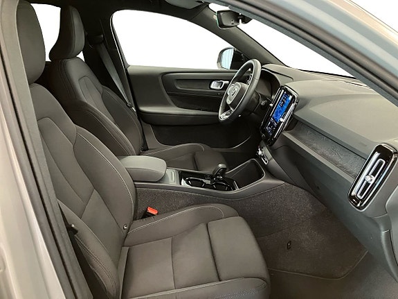 Volvo XC40 8 of 15