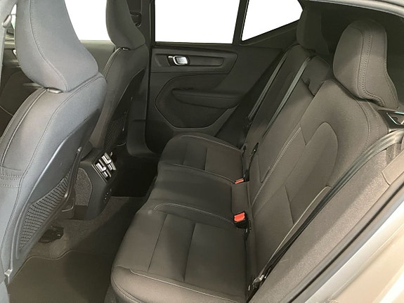 Volvo XC40 10 of 15