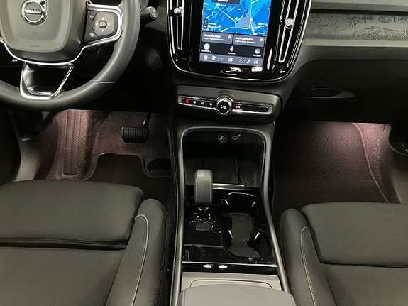 Volvo XC40 11 of 15