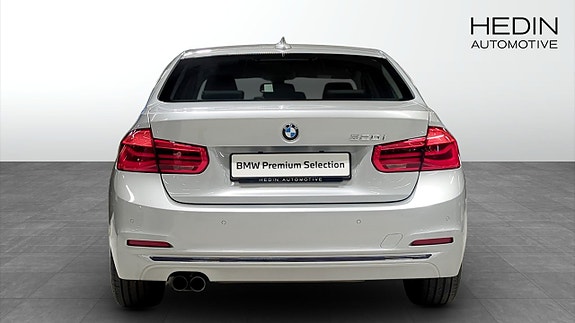 BMW 320i 7 of 8