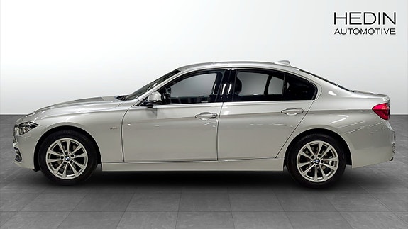 BMW 320i 6 of 8