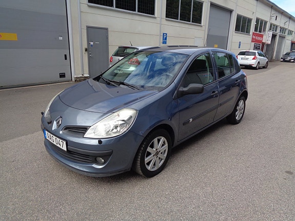 Renault Clio 2 of 8
