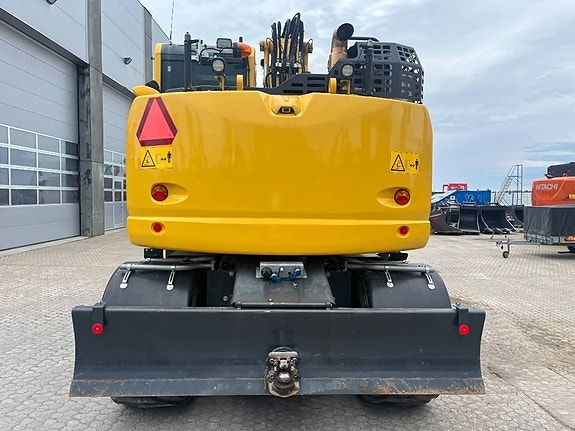 Komatsu PW 148-11 4 of 18