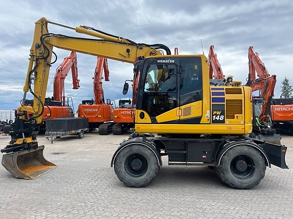 Komatsu PW 148-11 2 of 18