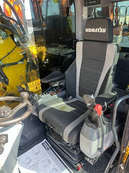 Komatsu PW 148-11 13 of 18