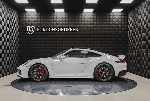 Porsche 911 Carrera 4 GTS 2 of 27