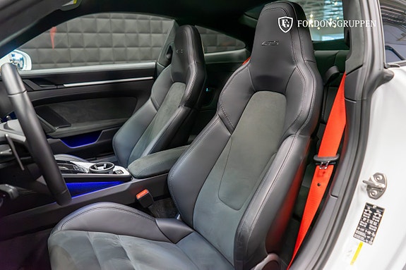 Porsche 911 Carrera 4 GTS 18 of 27