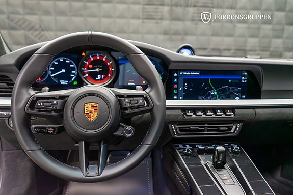 Porsche 911 Carrera 4 GTS 20 of 27