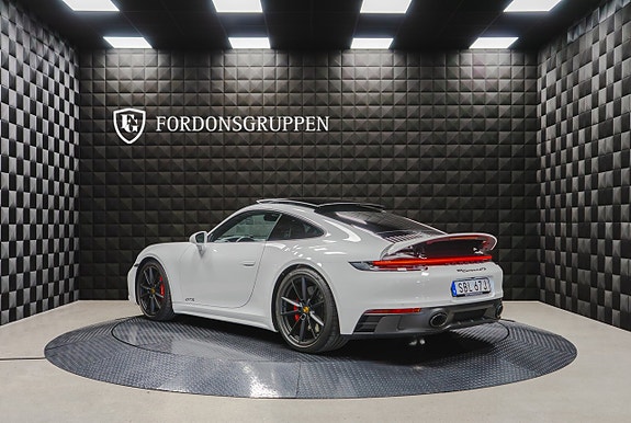 Porsche 911 Carrera 4 GTS 4 of 27