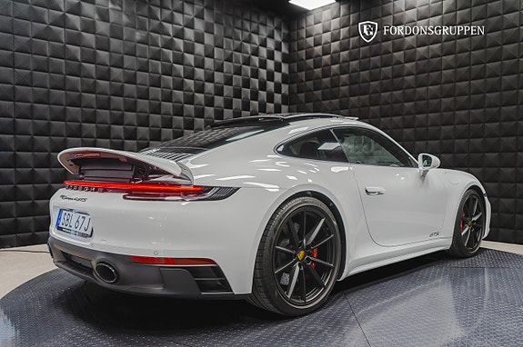 Porsche 911 Carrera 4 GTS 9 of 27