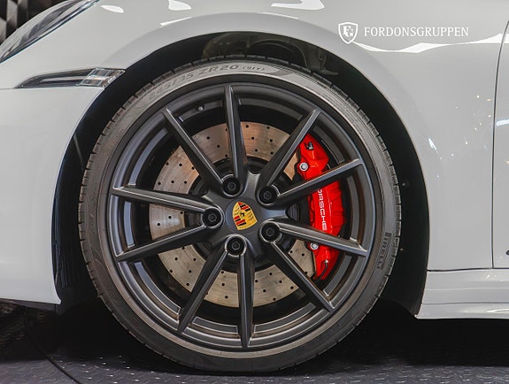 Porsche 911 Carrera 4 GTS 14 of 27