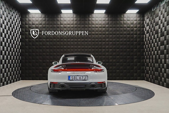 Porsche 911 Carrera 4 GTS 7 of 27