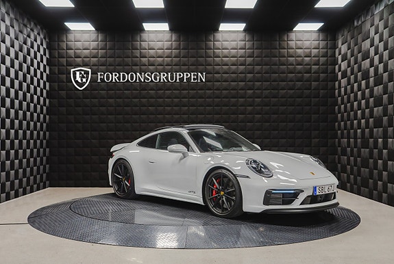 Porsche 911 Carrera 4 GTS 11 of 27