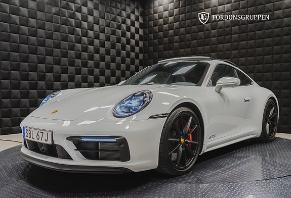 Porsche 911 Carrera 4 GTS 13 of 27