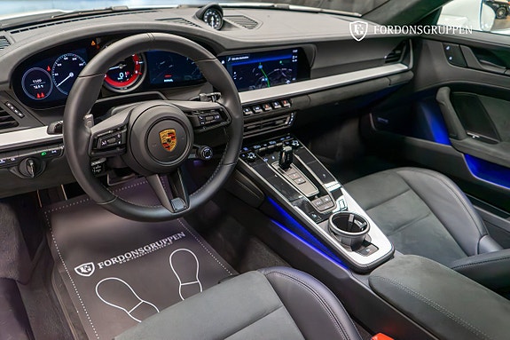 Porsche 911 Carrera 4 GTS 19 of 27