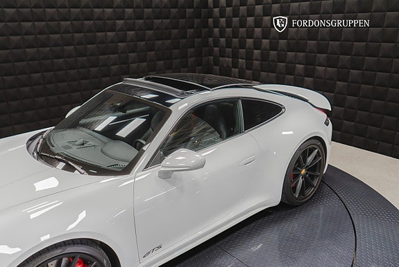 Porsche 911 Carrera 4 GTS 3 of 27