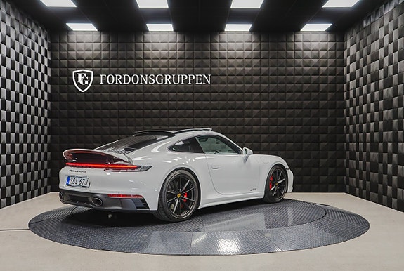 Porsche 911 Carrera 4 GTS 8 of 27