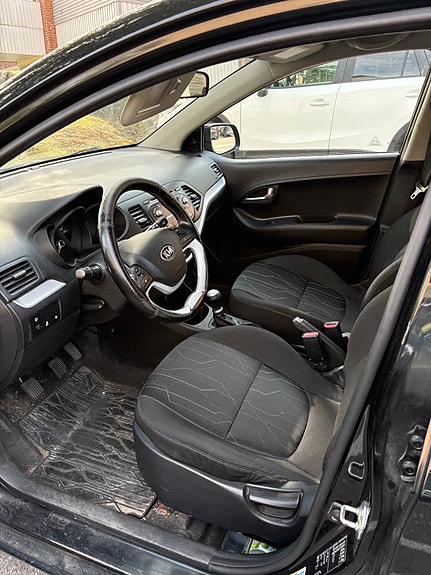 Kia Picanto 3 of 10