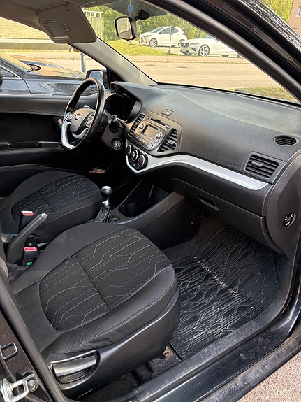 Kia Picanto 5 of 10