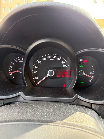 Kia Picanto 7 of 10