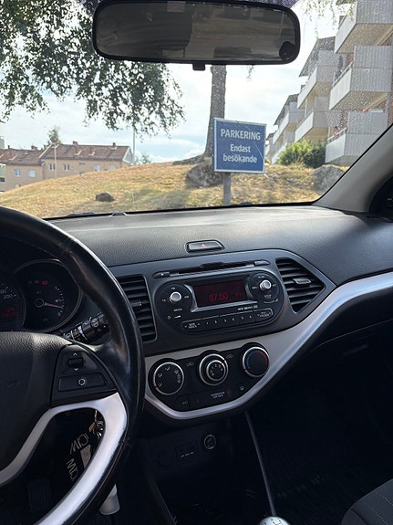 Kia Picanto 8 of 10