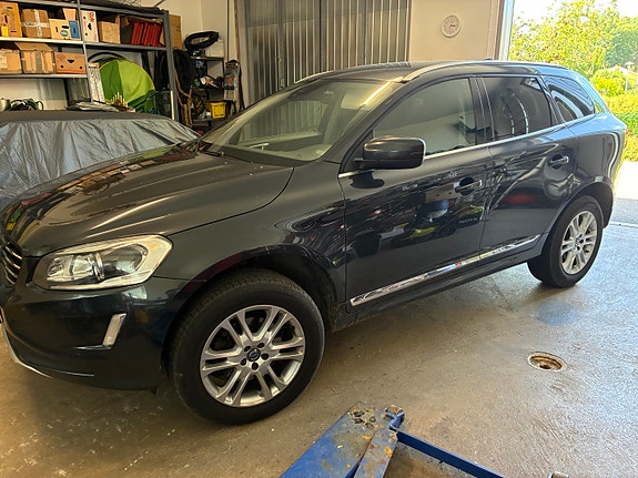 Volvo XC60 2 of 9