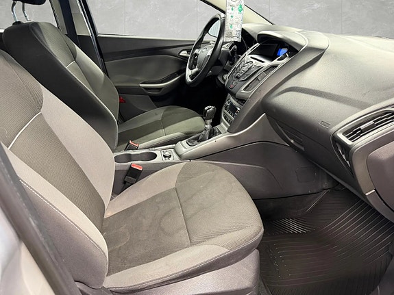 Ford Focus 9 of 12