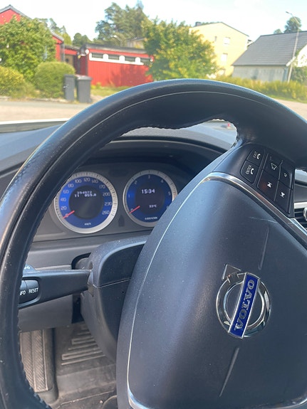 Volvo V70 3 of 5