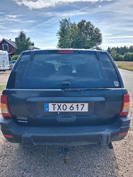 Jeep Cherokee 3 of 4