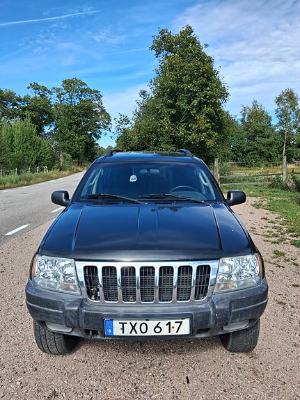 Jeep Cherokee 2 of 4