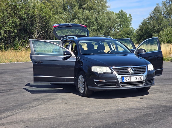 Volkswagen Passat 12 of 30