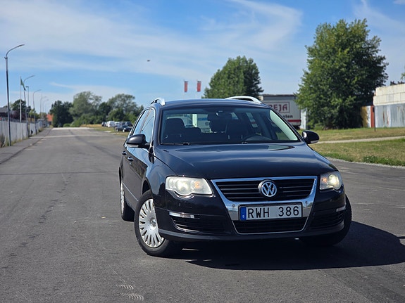 Volkswagen Passat 4 of 30