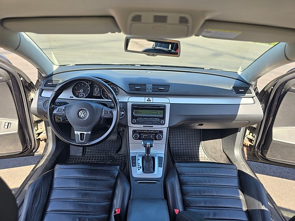 Volkswagen Passat 24 of 30