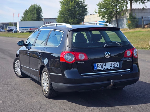 Volkswagen Passat 3 of 30